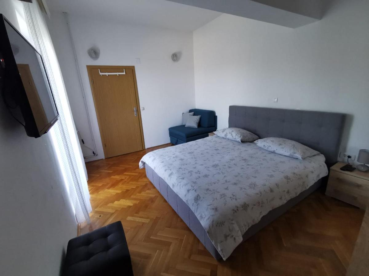 Apartment Cirko Kaštela Екстериор снимка