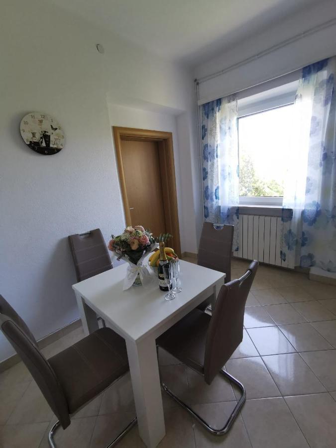 Apartment Cirko Kaštela Екстериор снимка